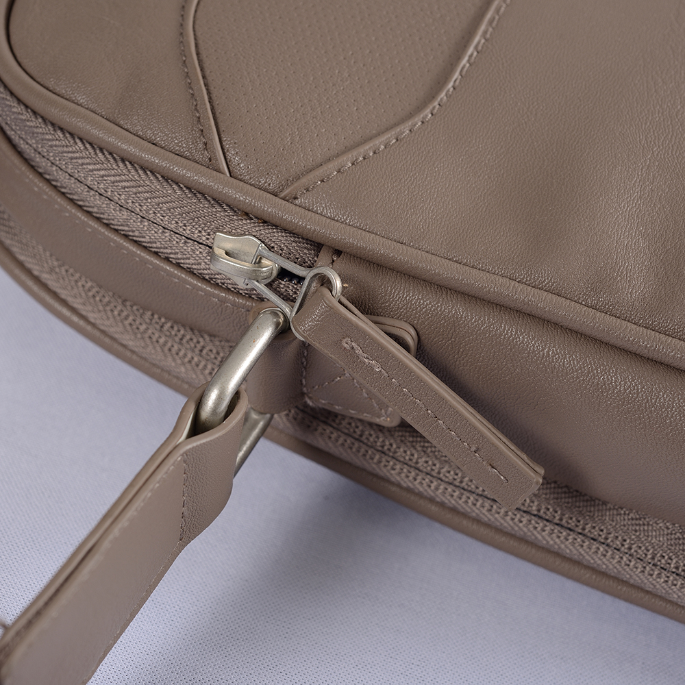 fabrická zákazková unisex jednoramenná cross body PU kožená taška
